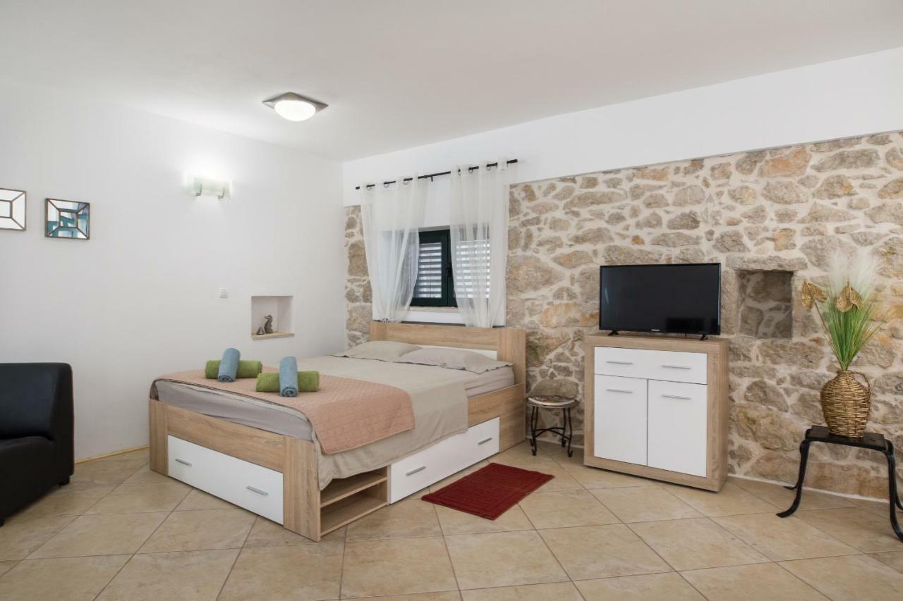 Ana Apartments Блаце Екстериор снимка