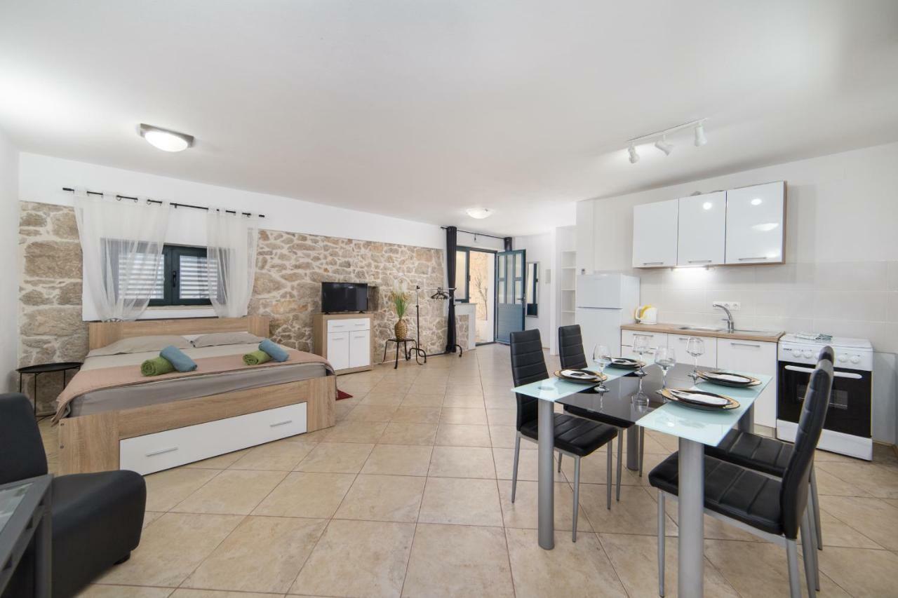 Ana Apartments Блаце Екстериор снимка