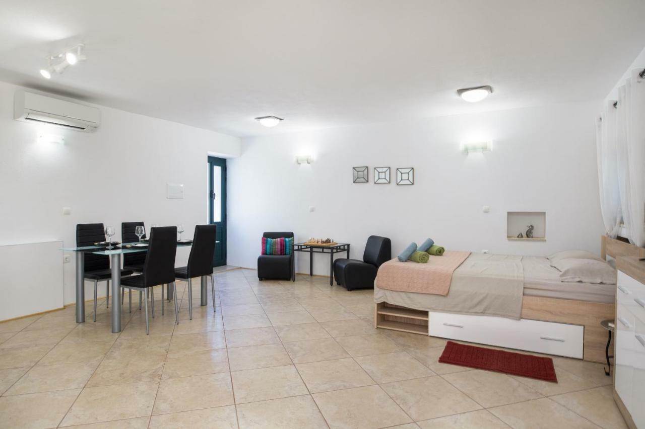 Ana Apartments Блаце Екстериор снимка