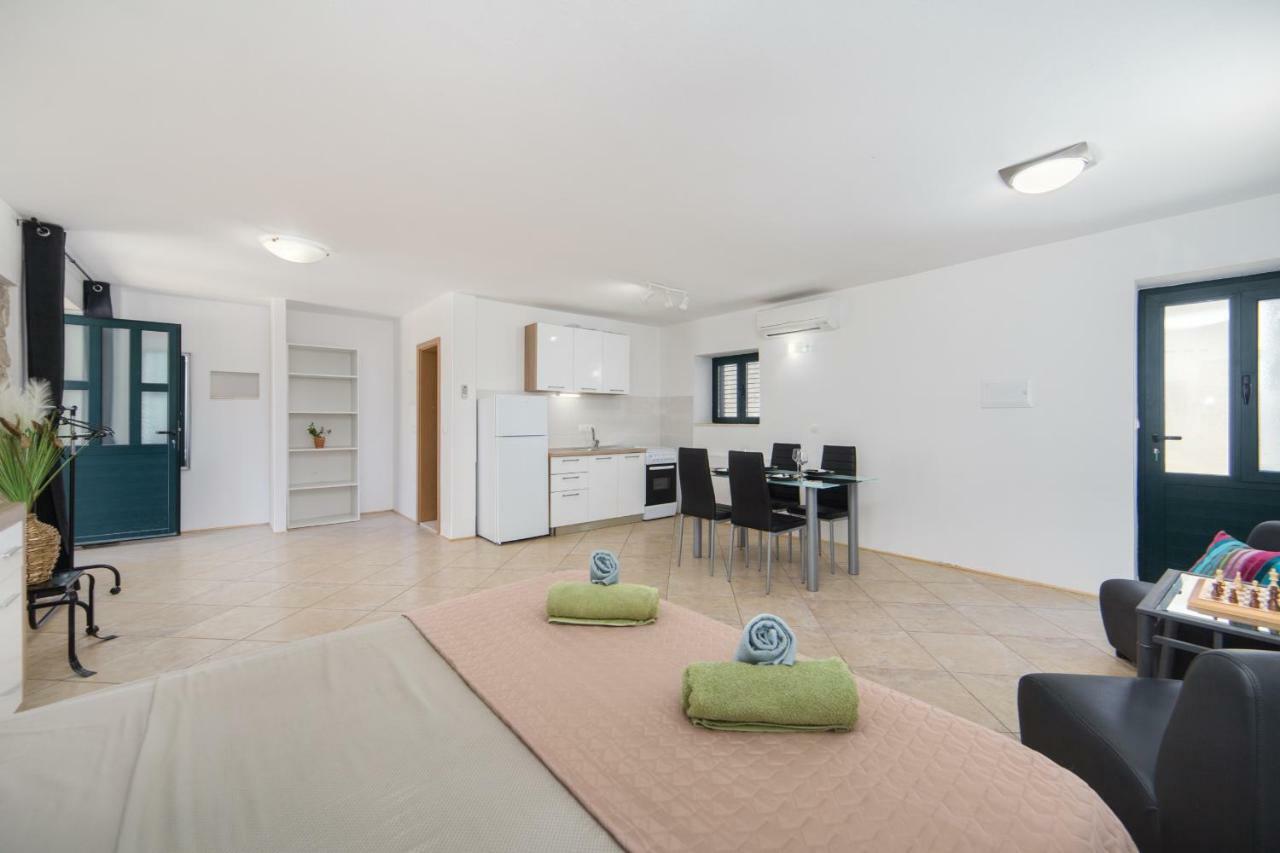 Ana Apartments Блаце Екстериор снимка