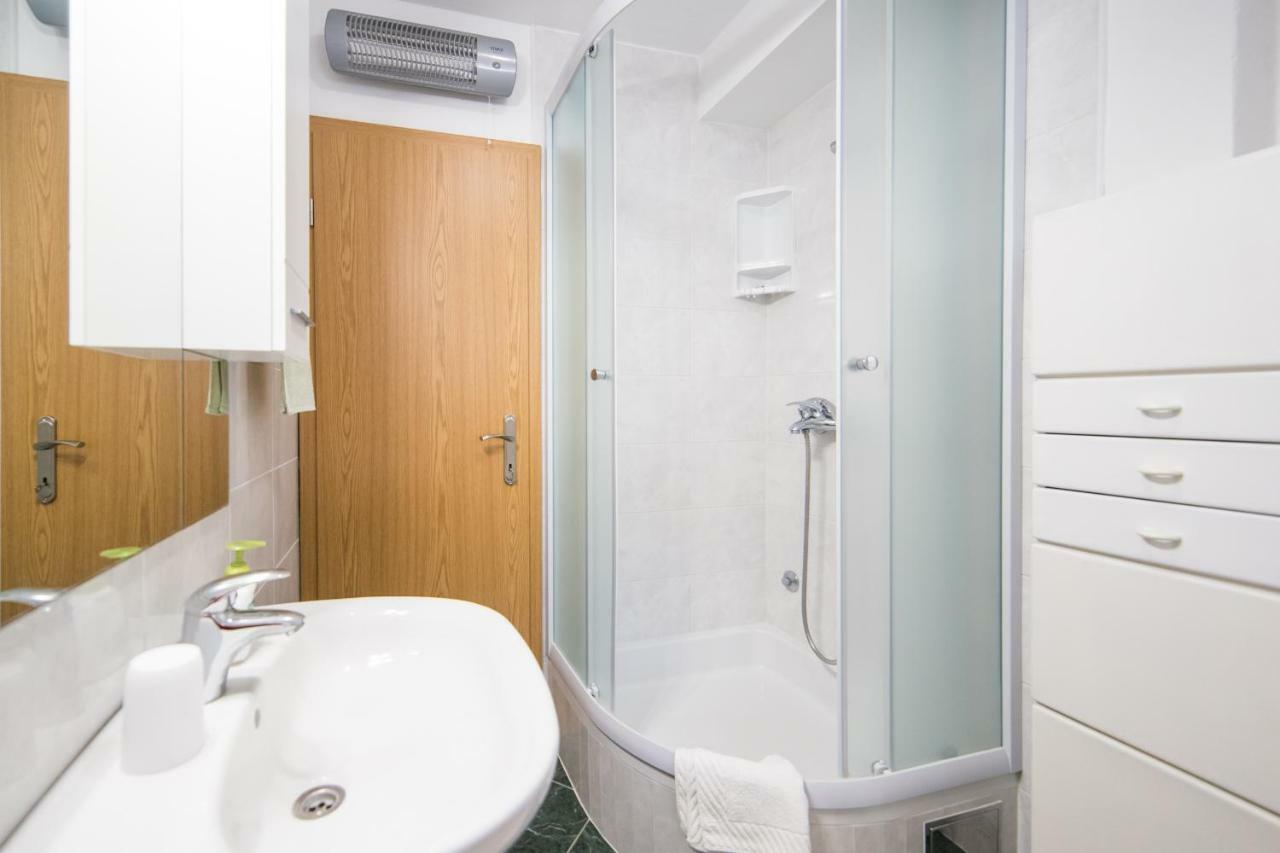 Ana Apartments Блаце Екстериор снимка