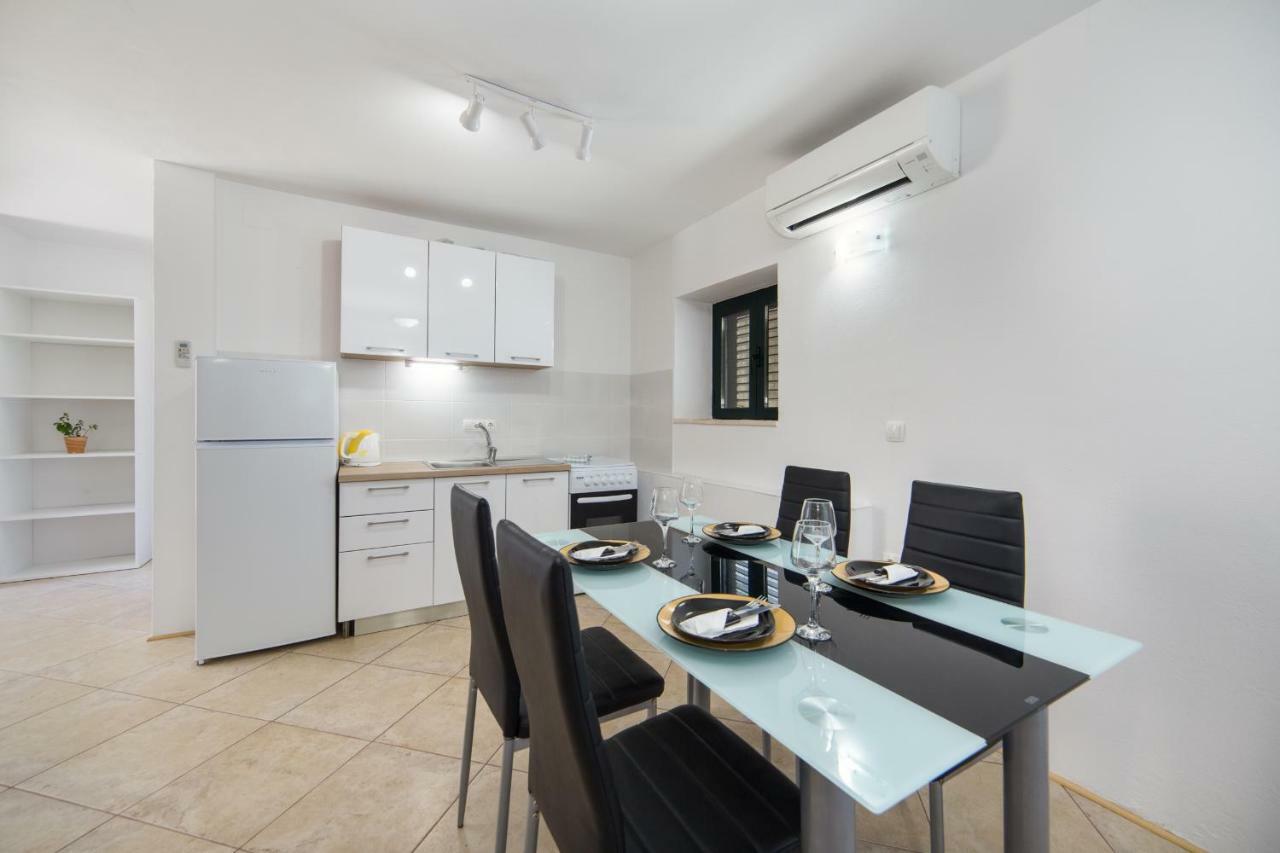 Ana Apartments Блаце Екстериор снимка