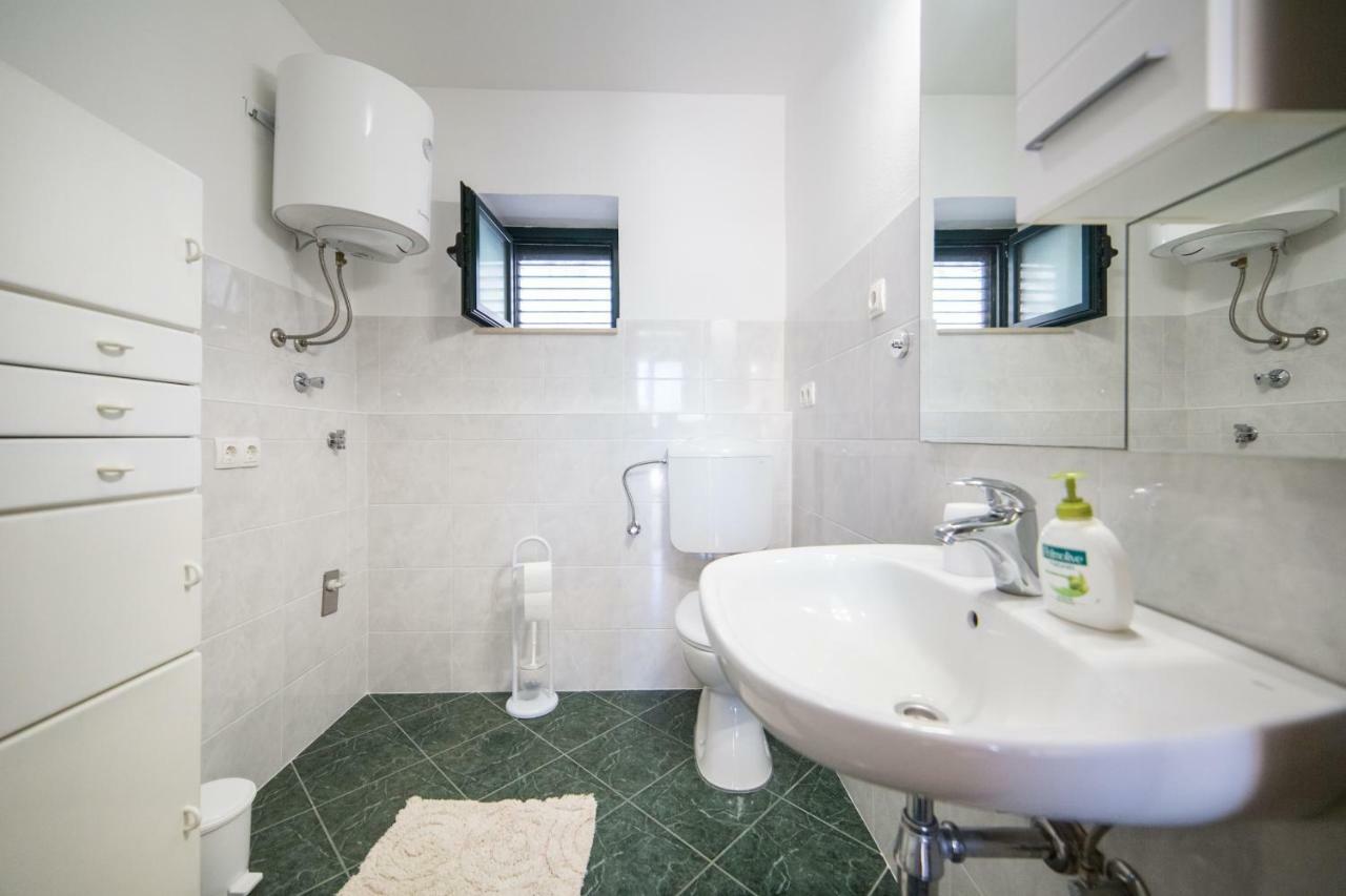 Ana Apartments Блаце Екстериор снимка